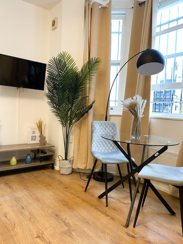 Фото Holland Road Stays