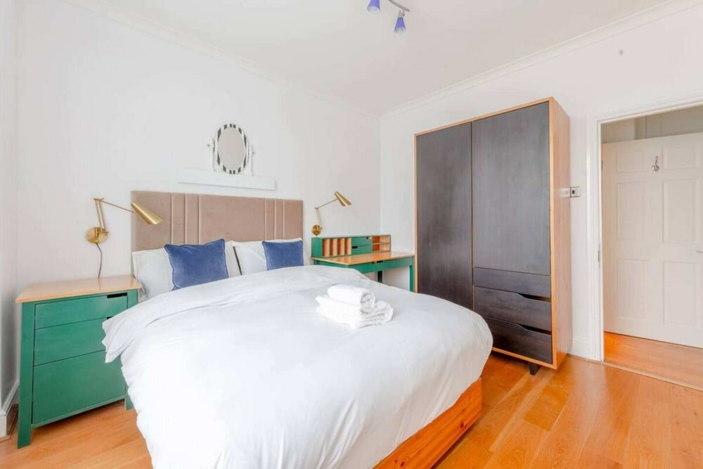 Фото Central and Spacious 2 Bedroom Flat in Kensington