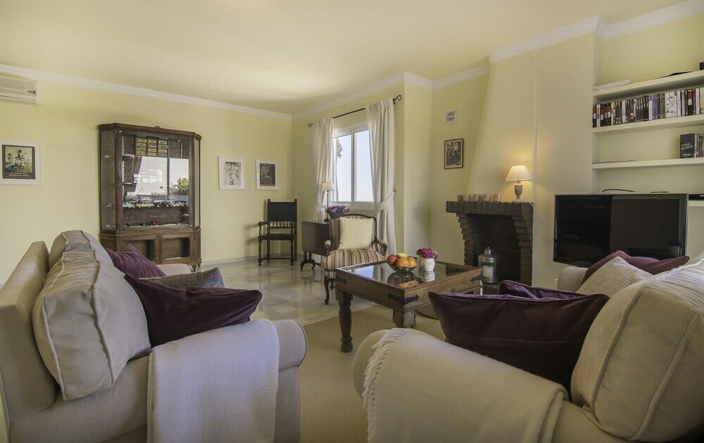 Фото Spacious Villa With Impressive Views