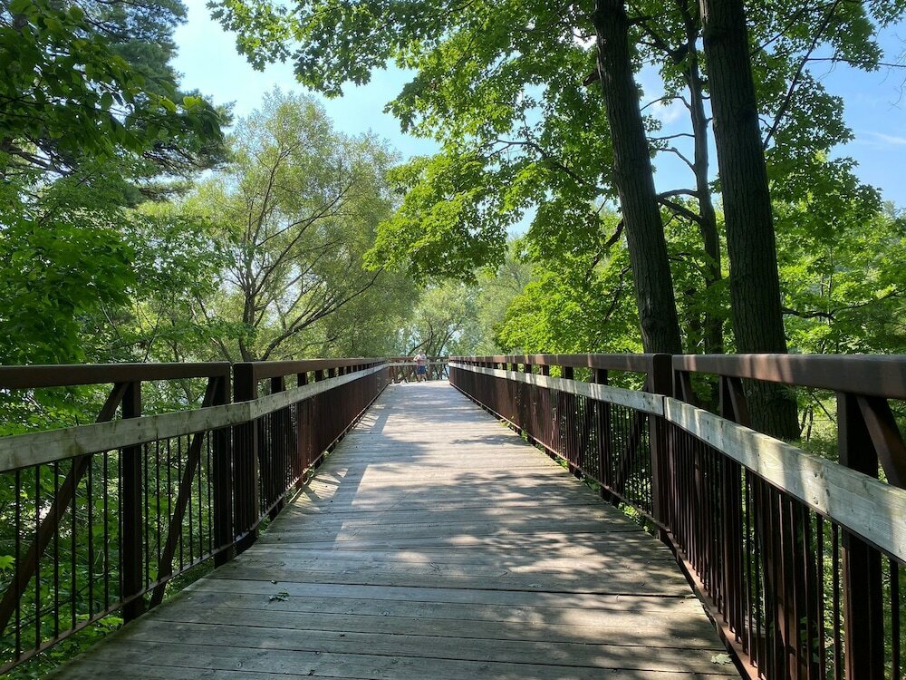 Фото Brand New Walk Out Bsmt Apt Near Beach