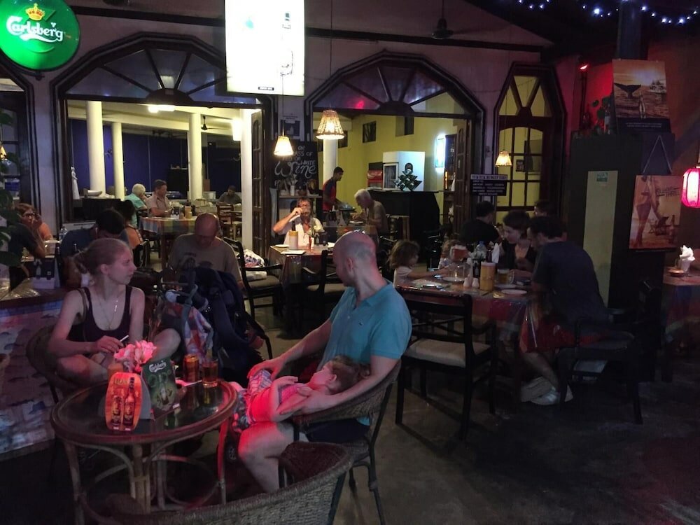 Фото Sana's Beach Guesthouse and Restaurant