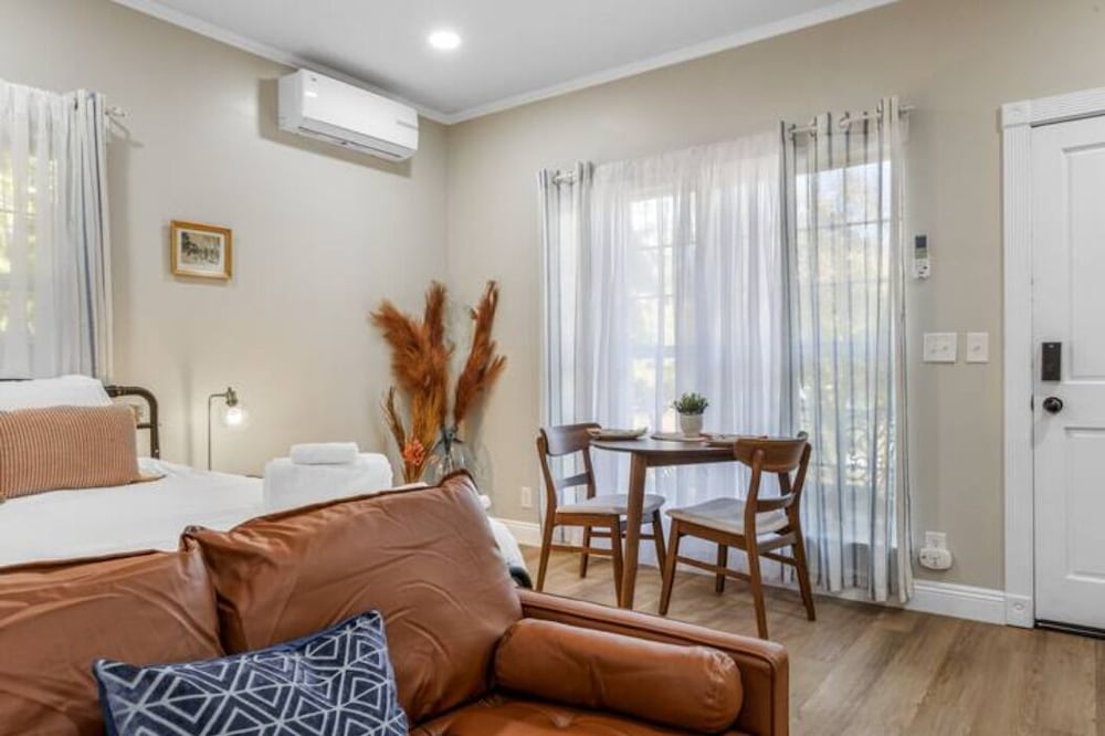 Фото Immersive Suite with Pool & Hot Tub