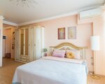 LetoApart (Kaspiyskaya Street, 46/7), short-term housing rental