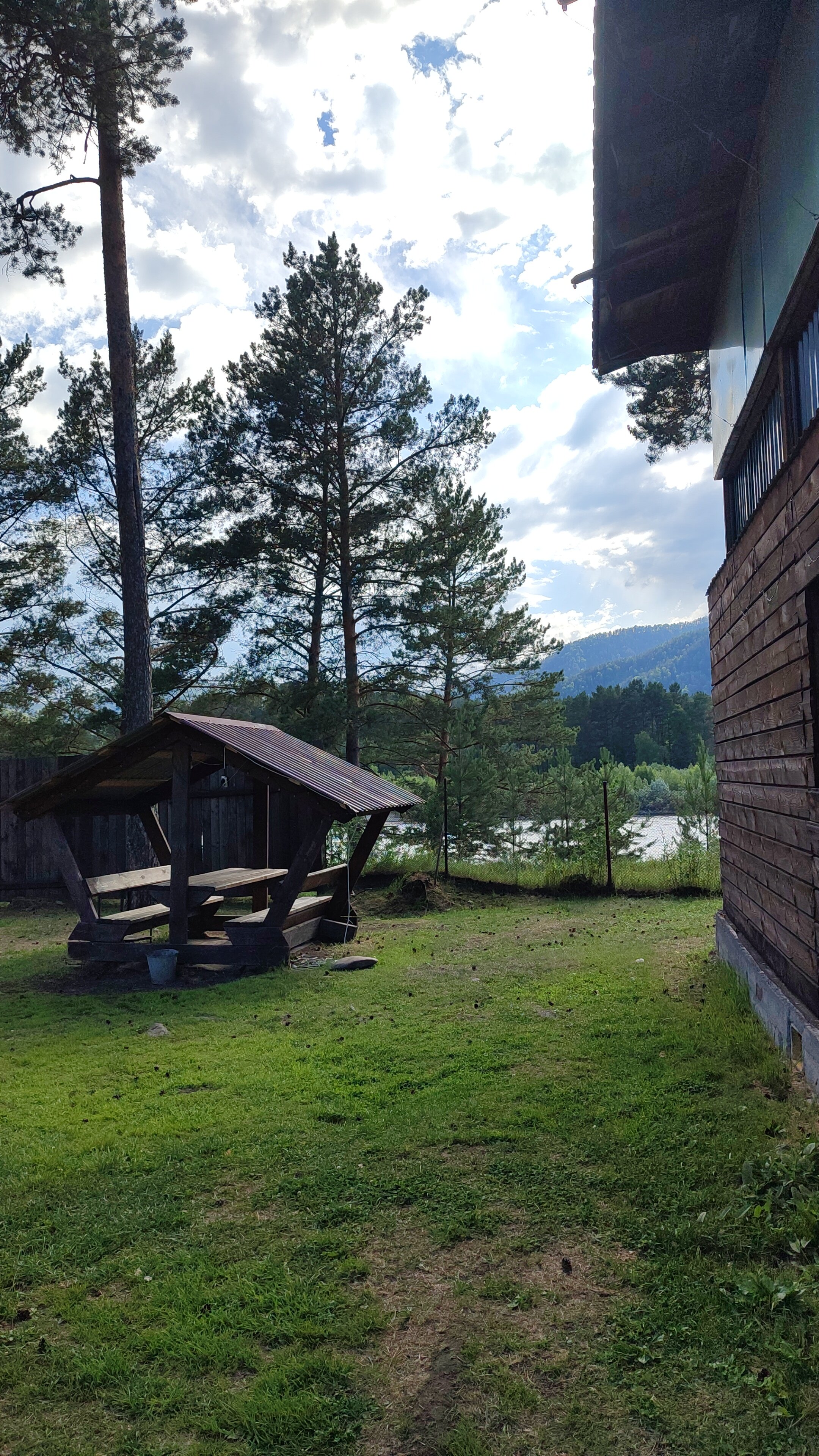 Фото Домик у реки