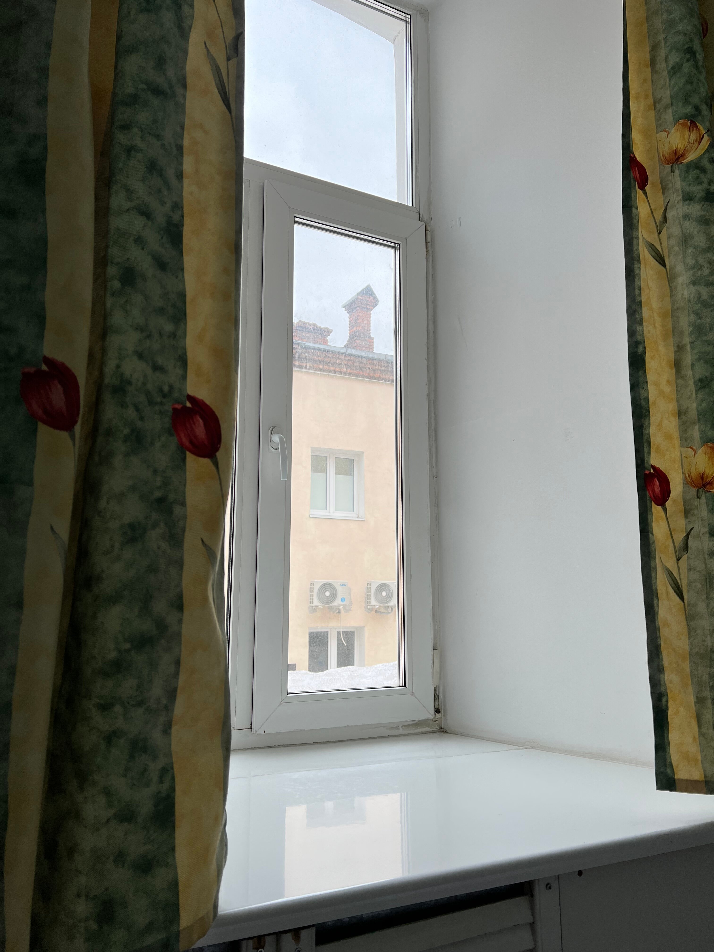 Фото Ист Вест