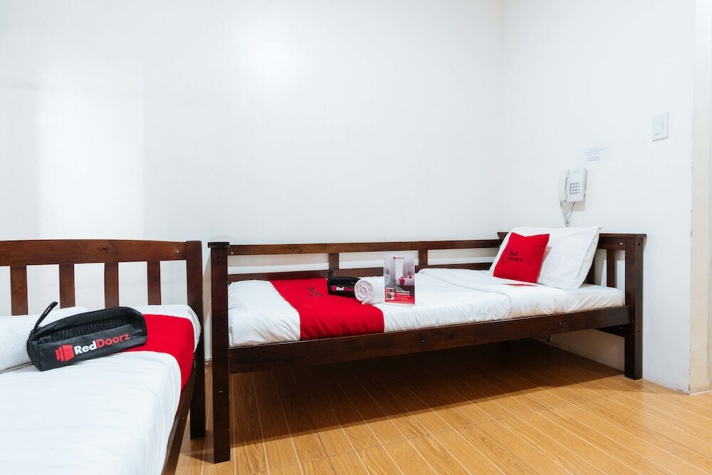 Фото RedDoorz Plus near Robinsons Place Manila