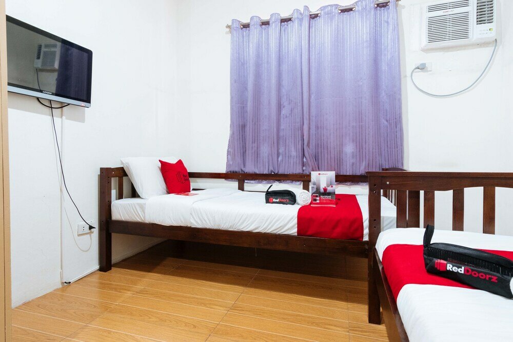 Фото RedDoorz Plus near Robinsons Place Manila