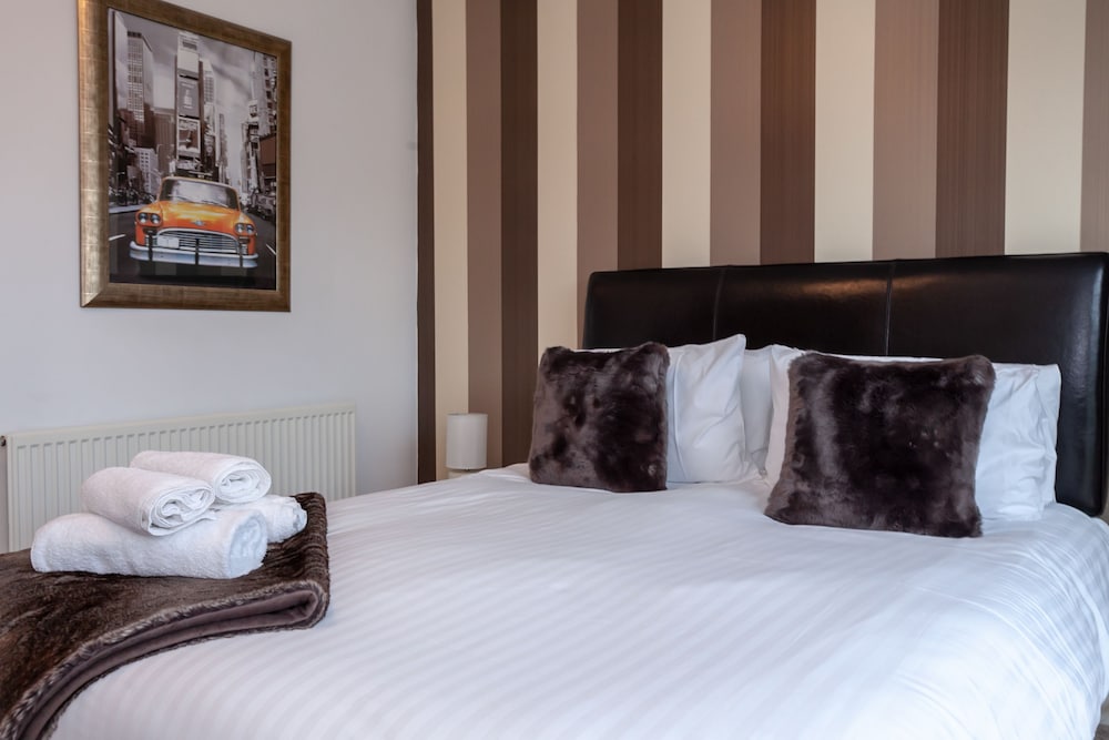 Фото Lakeside view - Manchester townhouse