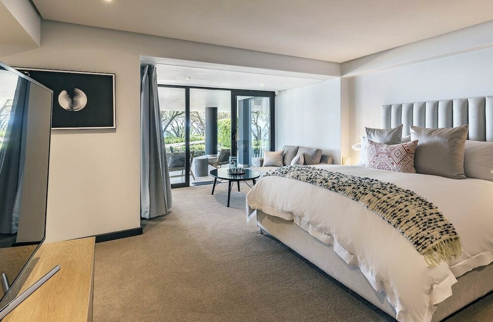 Фото Moondance Villa & Suites