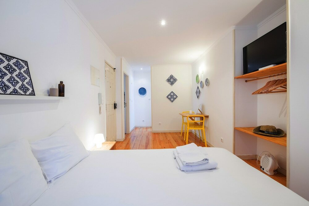 Фото Nomad's Alfama Flats - Typical Street