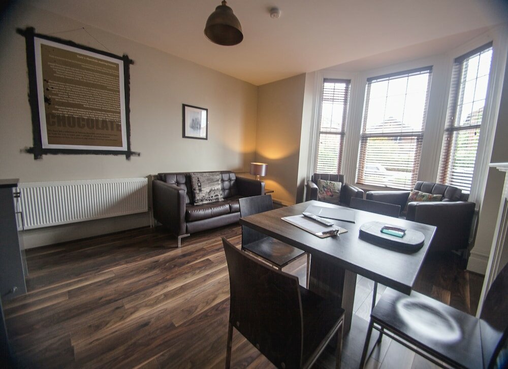 Фото 50 Bootham Crescent