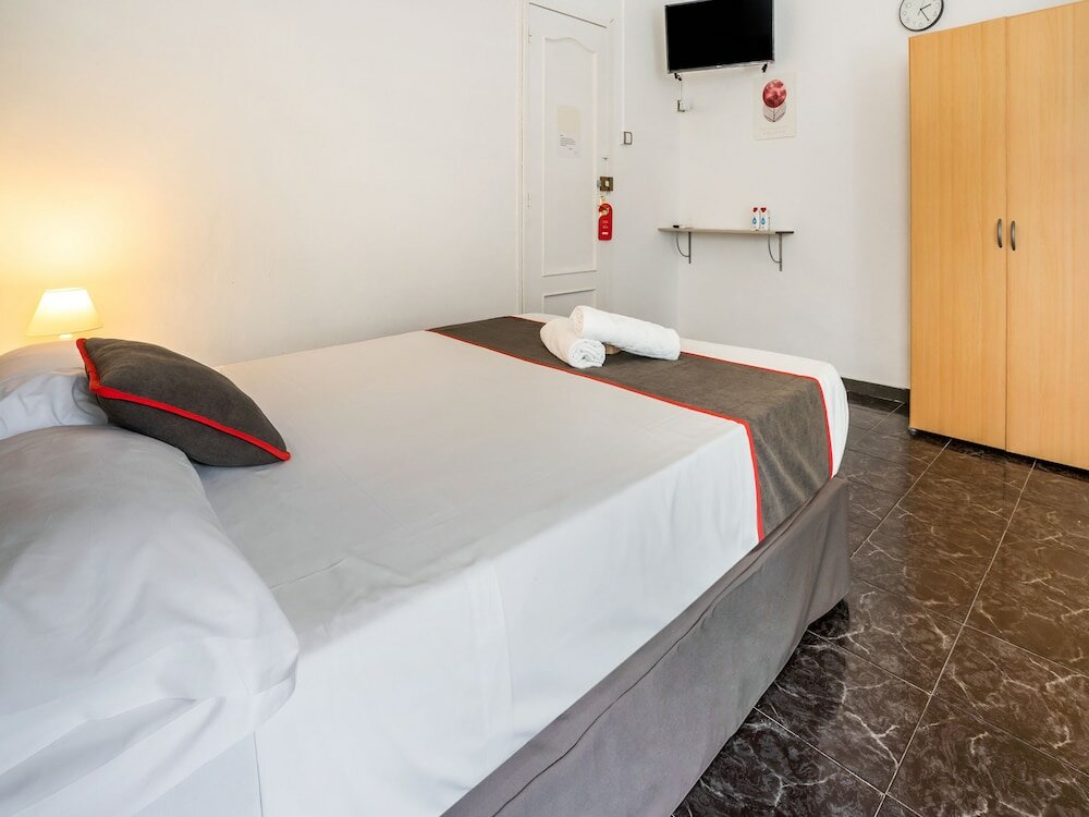 Фото Hostal El Patio de la Luna by Vivere Stays