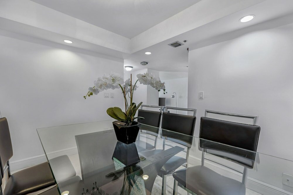 Фото Bayfront Gem With Balcony and Pool