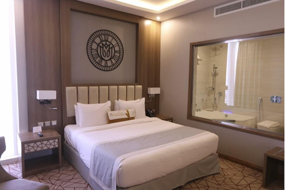 Фото Crown Rose Hotel