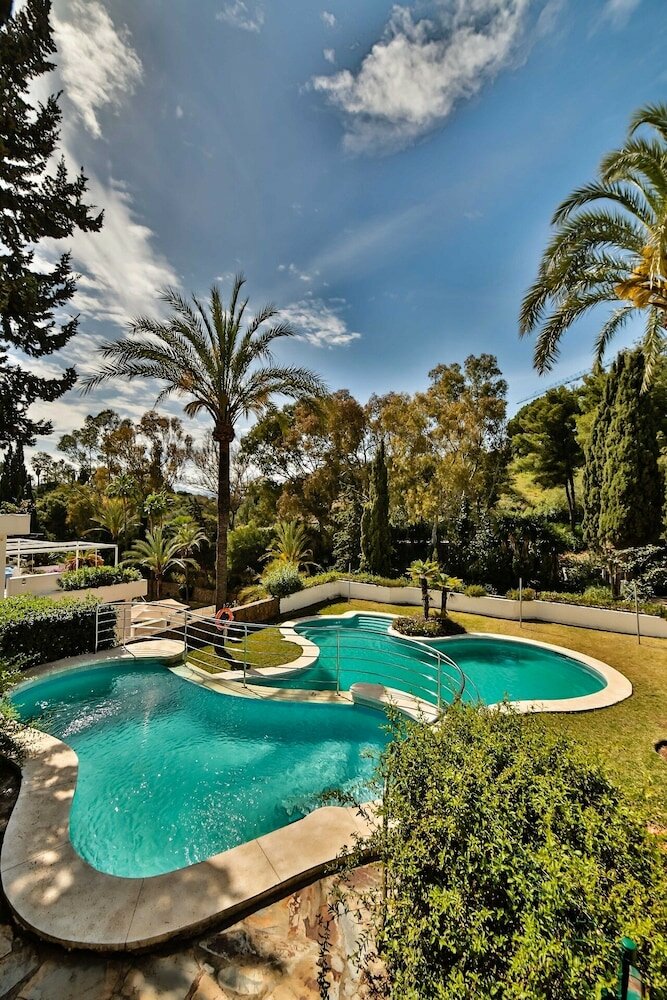 Фото Luxury Apartment On The Golden Mile