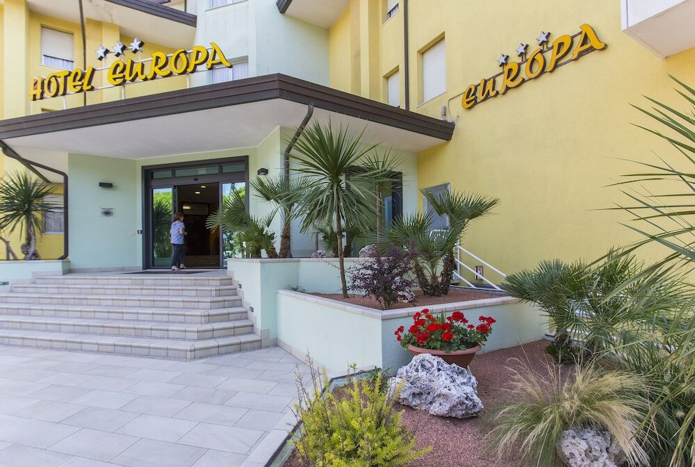 Фото отеля 2