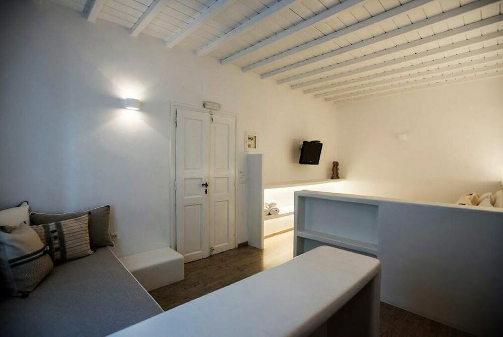 Фото Mykonian Studios