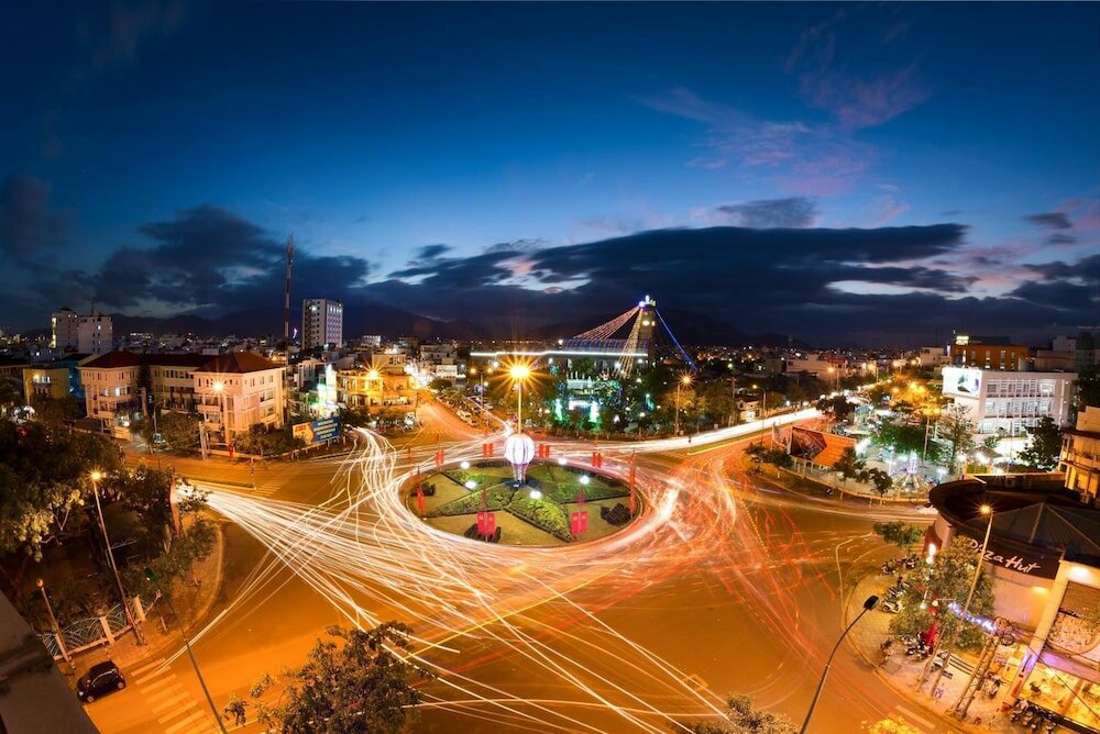 Фото Golden Lotus Central Hotel