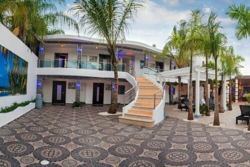Гостиница Luxury 14 Bedroom Villa Walking to Clubs/beaches! в Сосуа