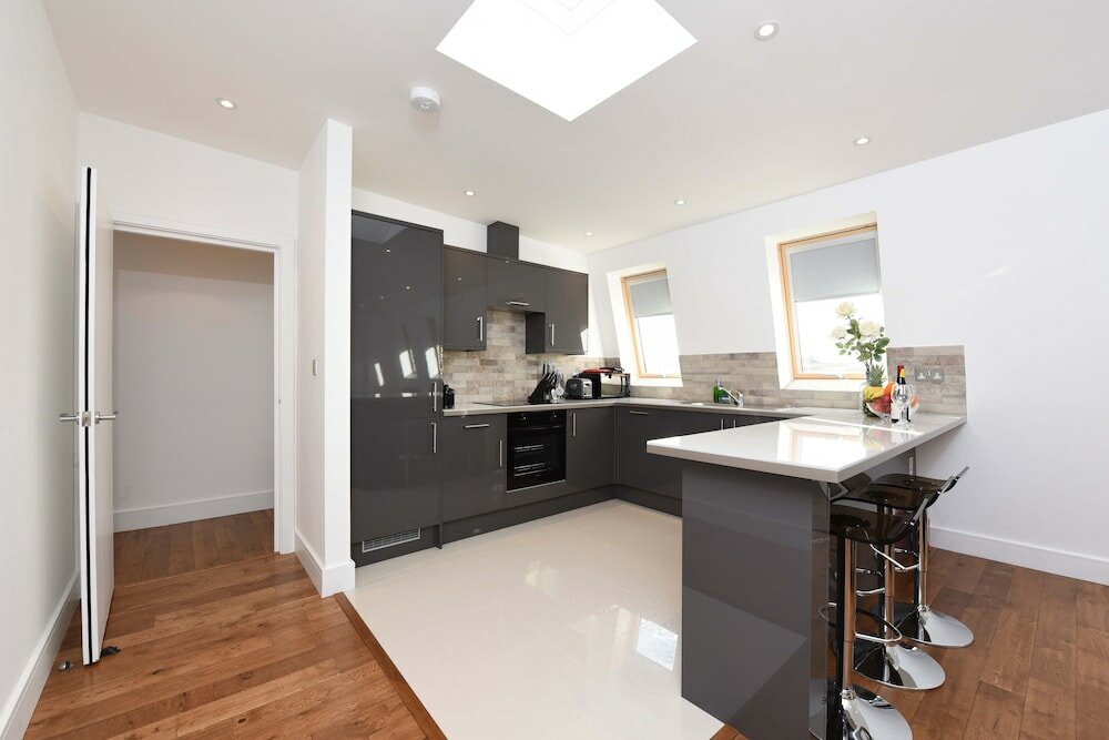 Фото Modern & Spacious 2 Bed Apartment at Clapham Junction