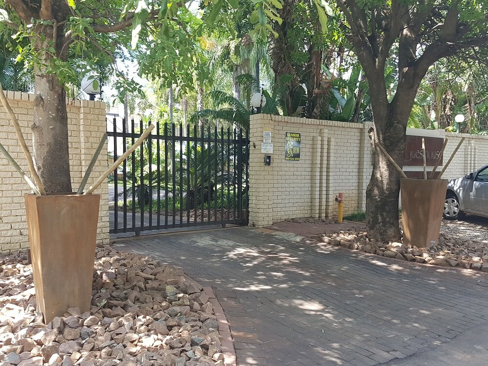 Фото Lions Guesthouse