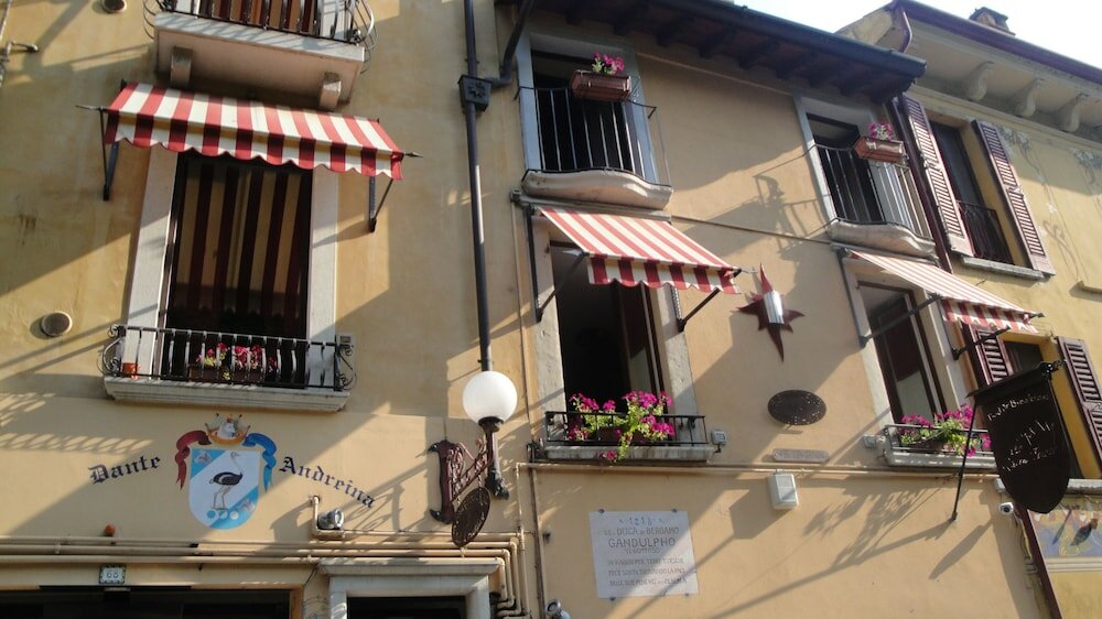 Фото The Queen Tower