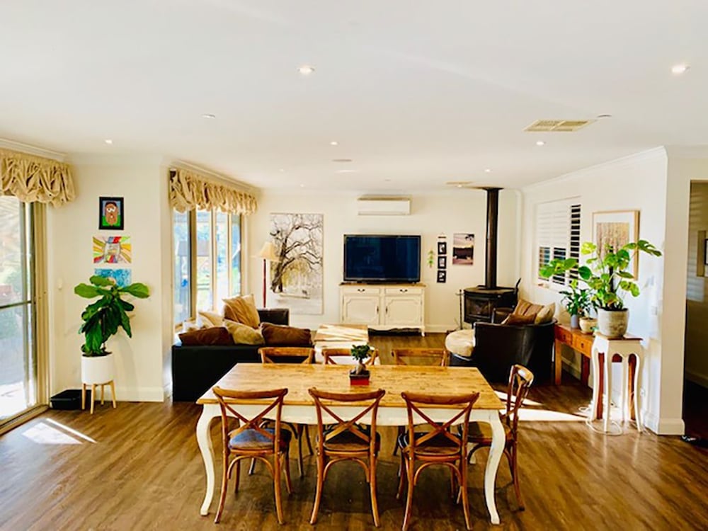 Фото Grand Gippsland Home Sleeps Up To 28