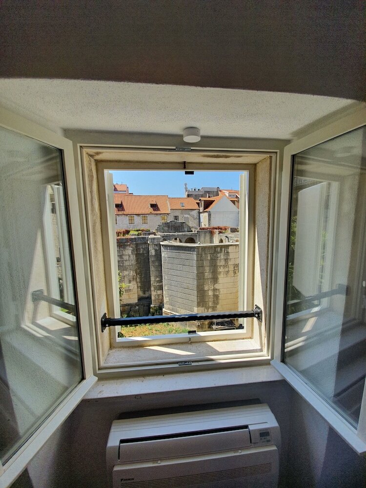 Фото The Suites at Central Split