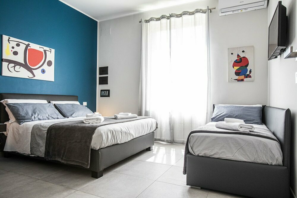 Hotel Garibaldi 136, Naples, photo