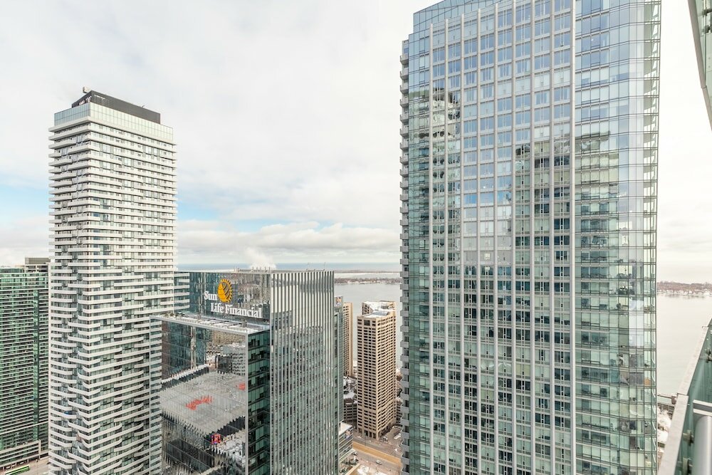 Фото Skytrees Condos at Union Station