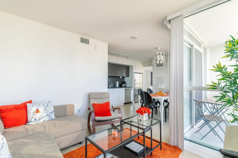 Фото Simply Comfort Stunning Downtown Condos