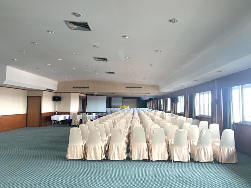 Фото Golden Grand Hotel