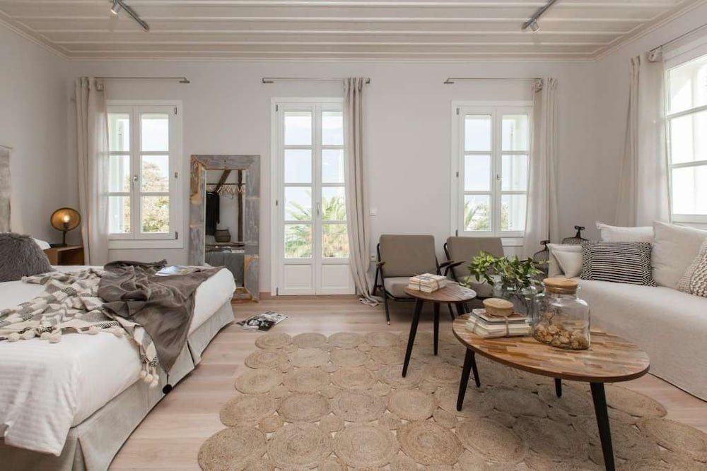 Фото Amymone Suites