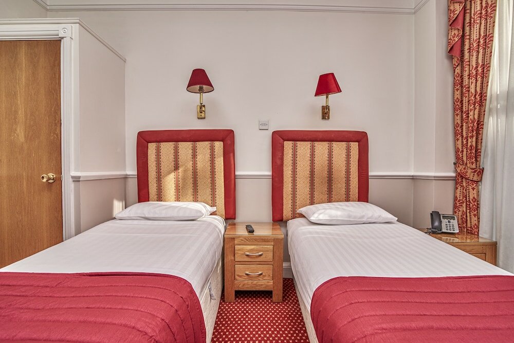 Фото Hyde Park Radnor Hotel