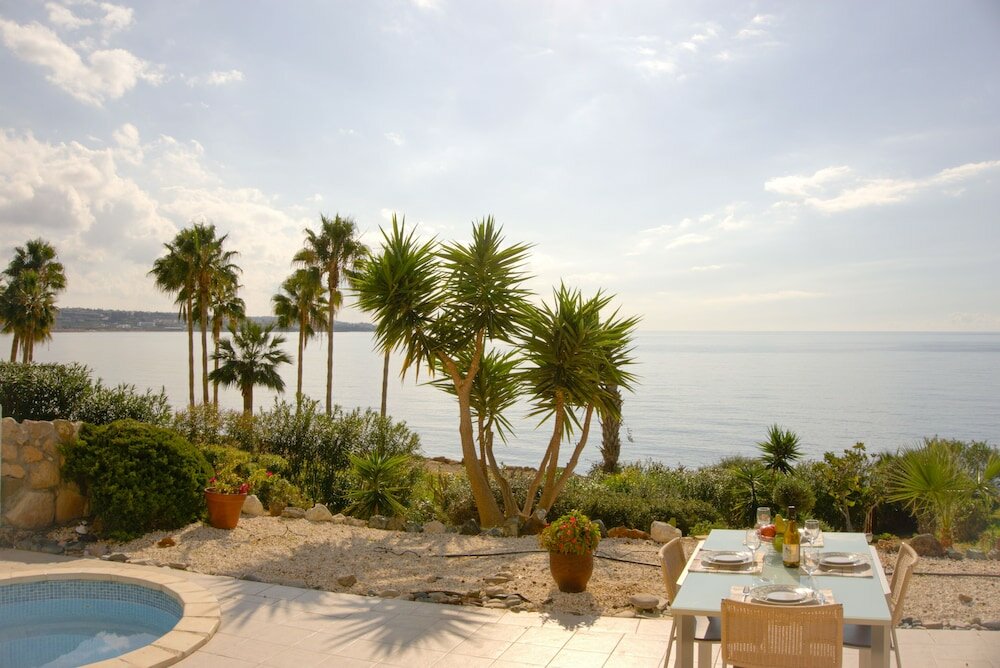 Фото Beachfront Azura Sunrise