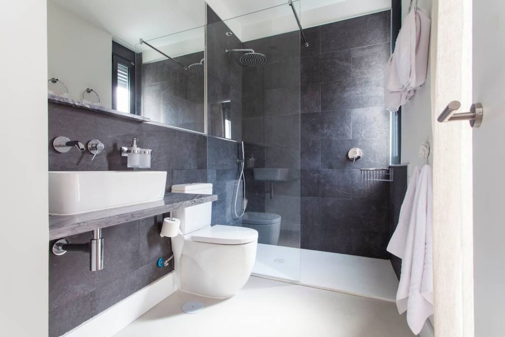 Фото Sevilla Alquila Amplios Apartamentos Duplex EN San Bernardo