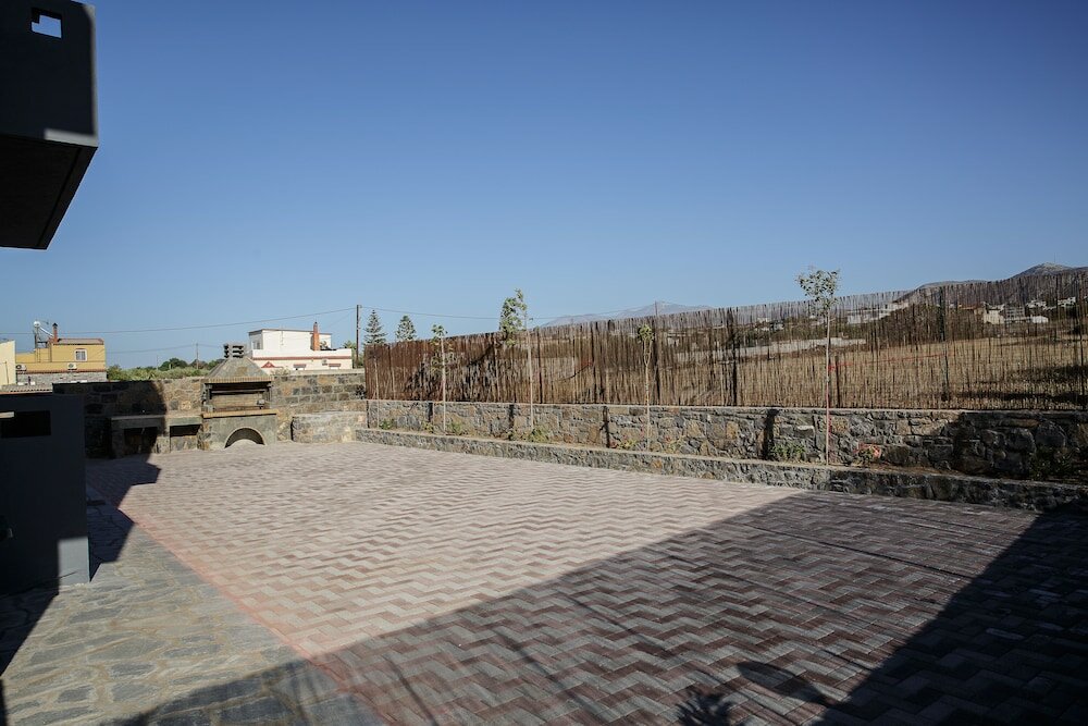 Фото Irene Beach Apartments