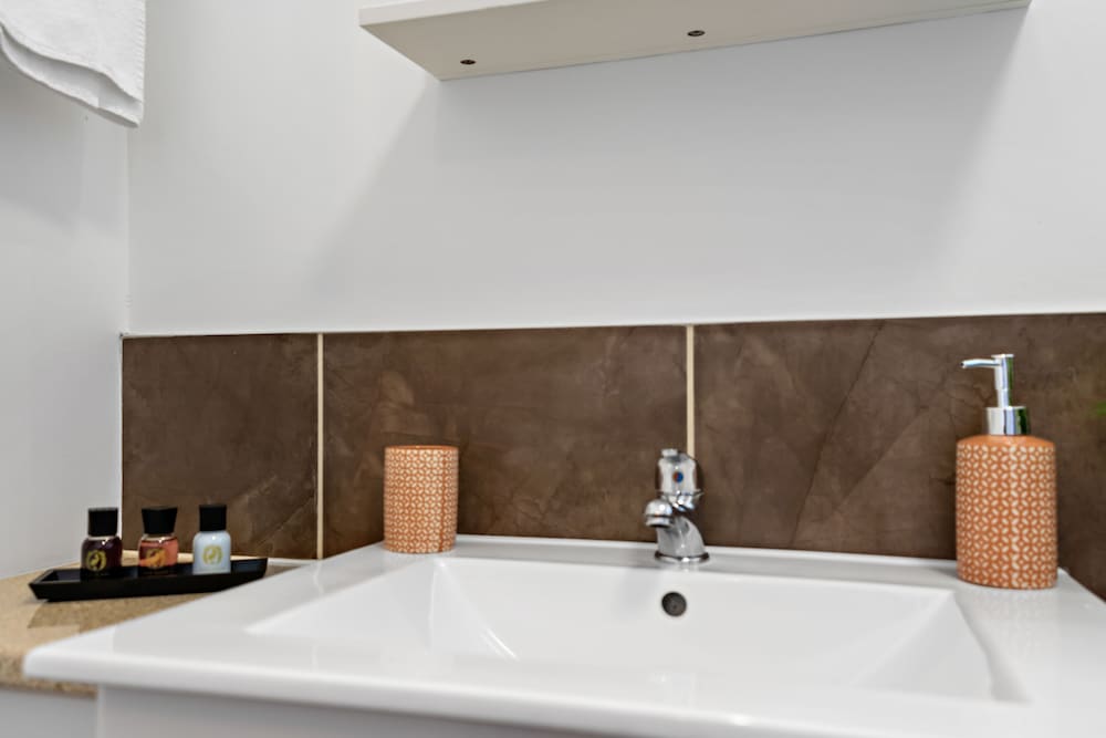 Фото Stay In Cardiff Canton St. John's Court Apartment