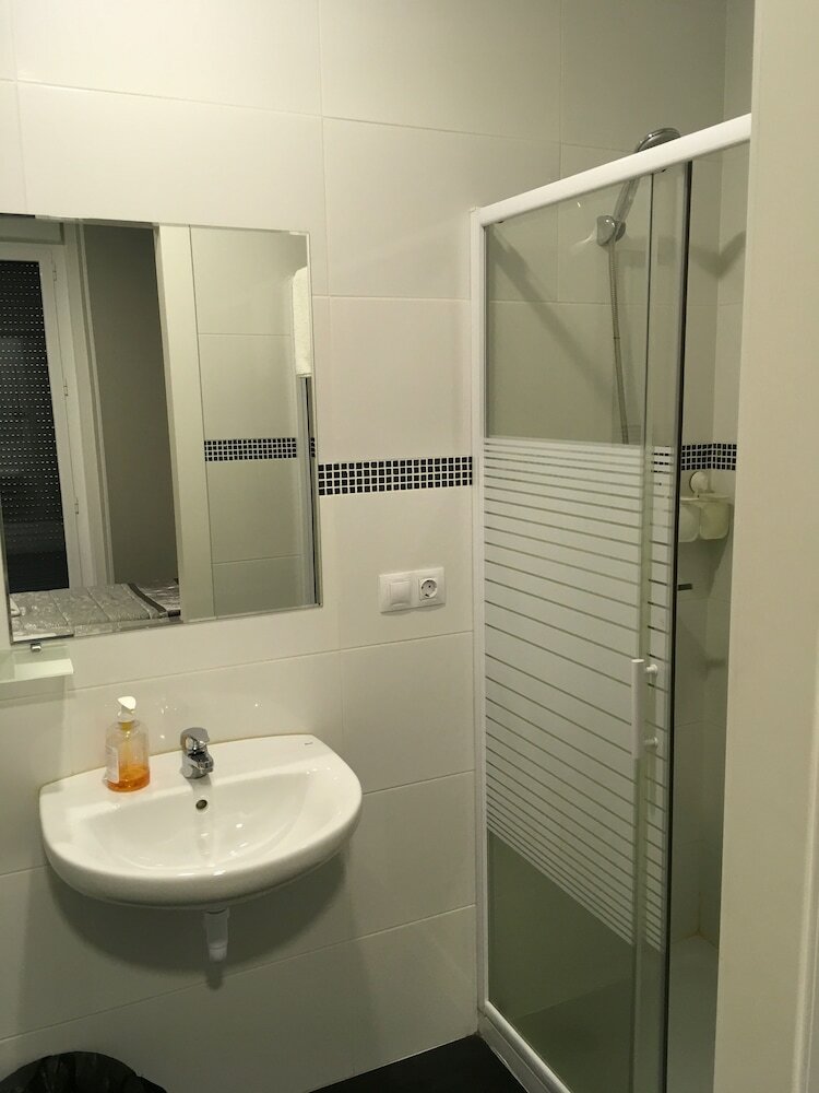 Фото Pensión La Bilbaina - Albergue Logroño