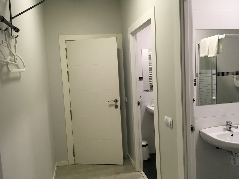 Фото Pensión La Bilbaina - Albergue Logroño