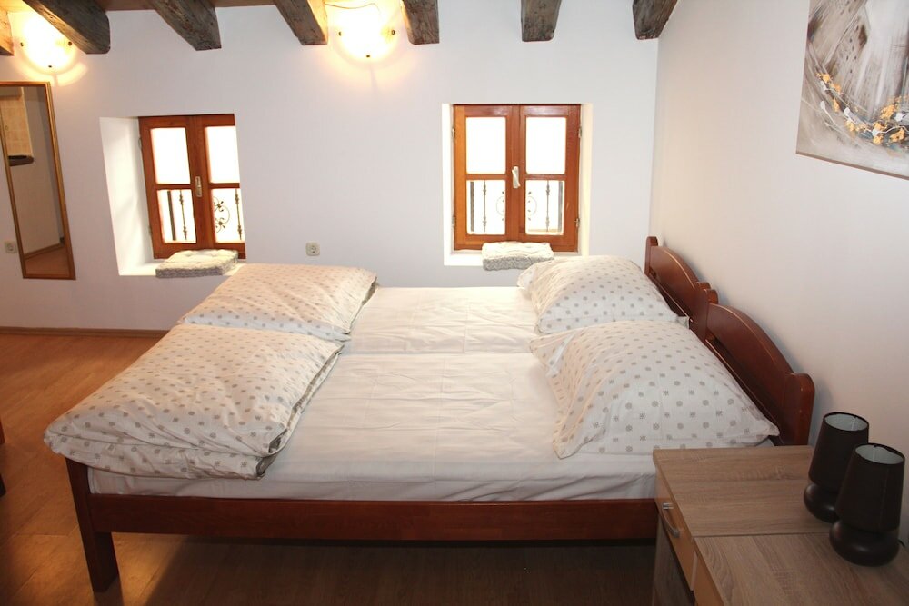 Фото Old Theatre Rooms and Apartments