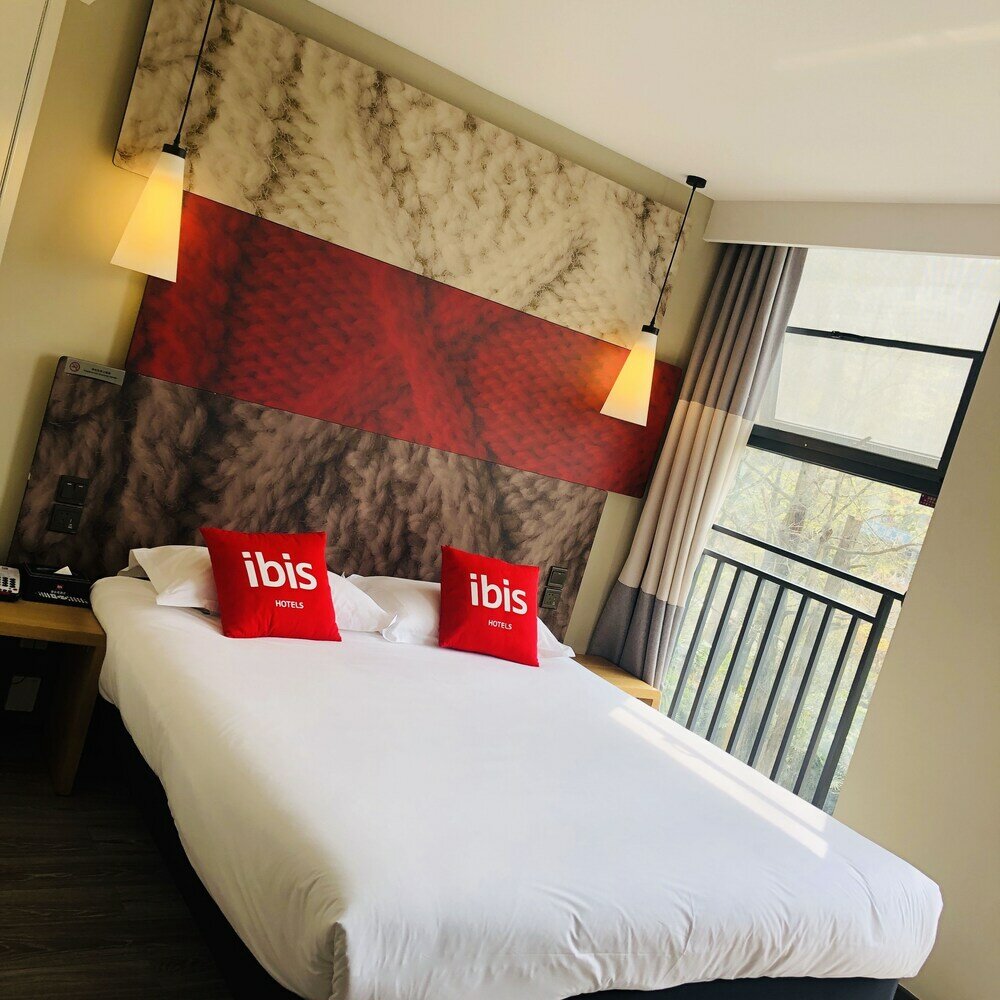 Фото Ibis Chengdu East Railway Station Hotel