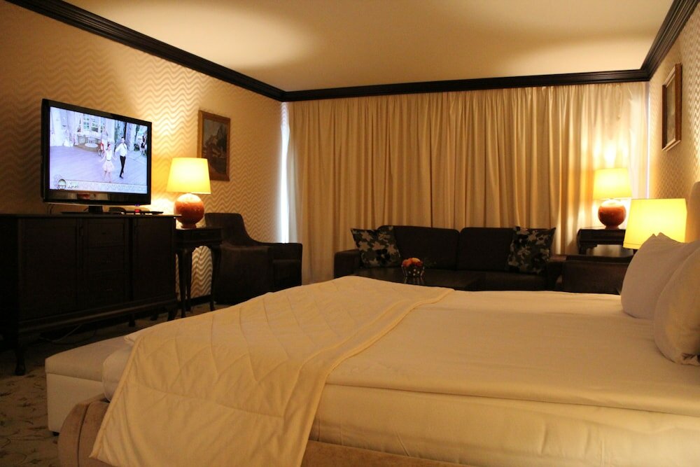 Фото Shiroka Laka Hotel