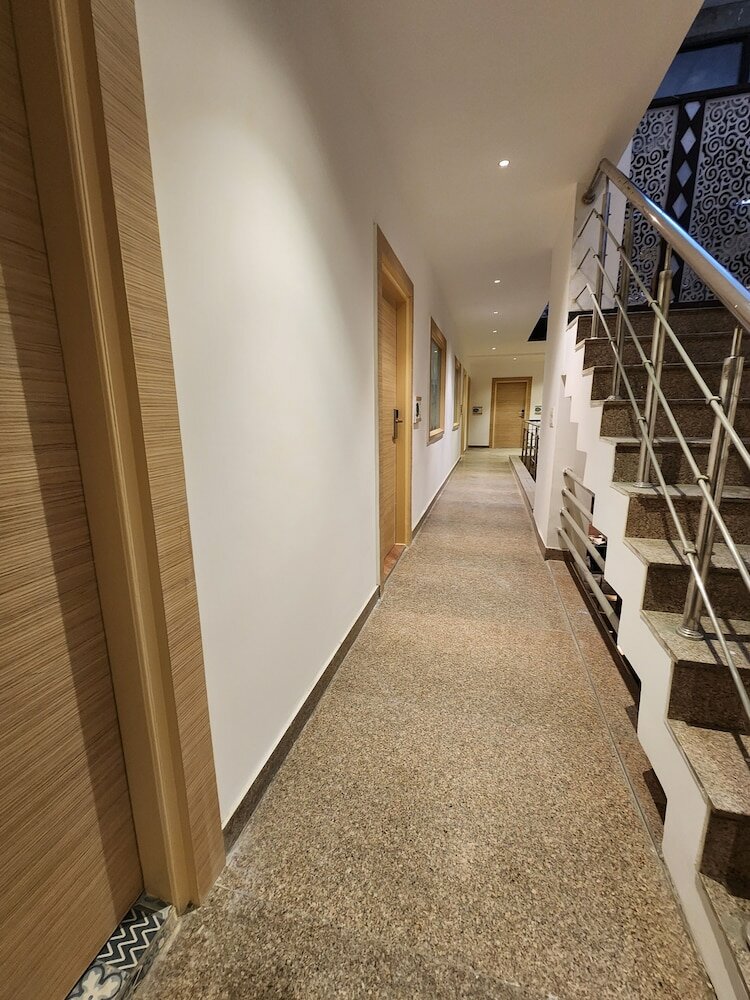 Фото Hotel Square 9 Inn