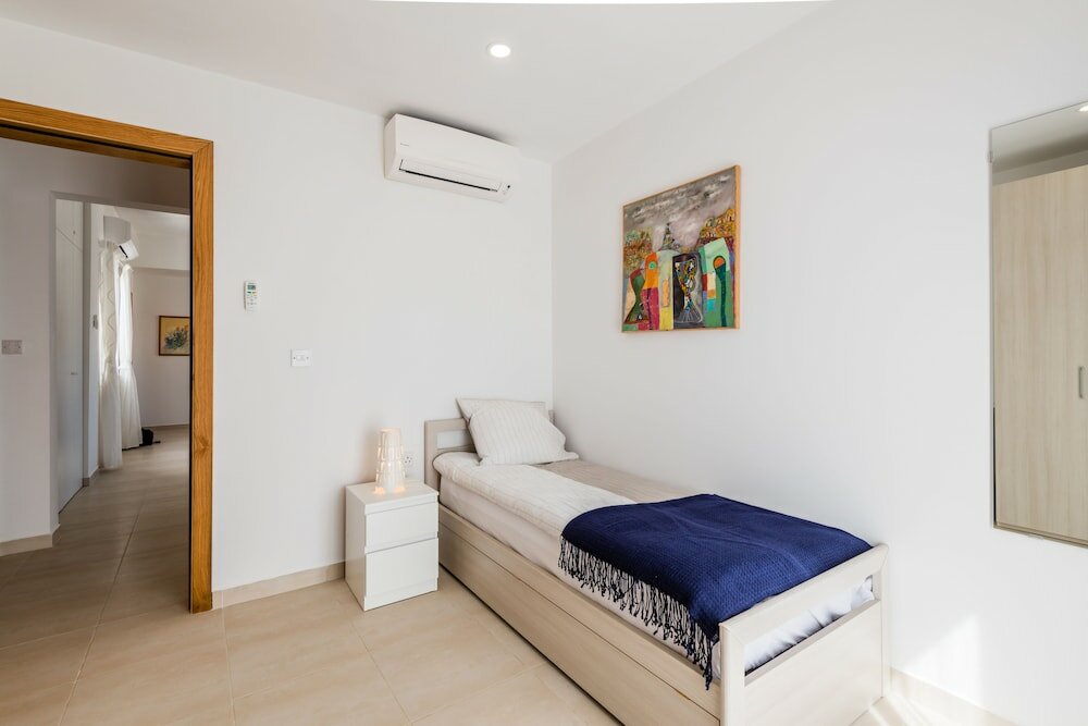 Фото Yellow Pearl Apartments