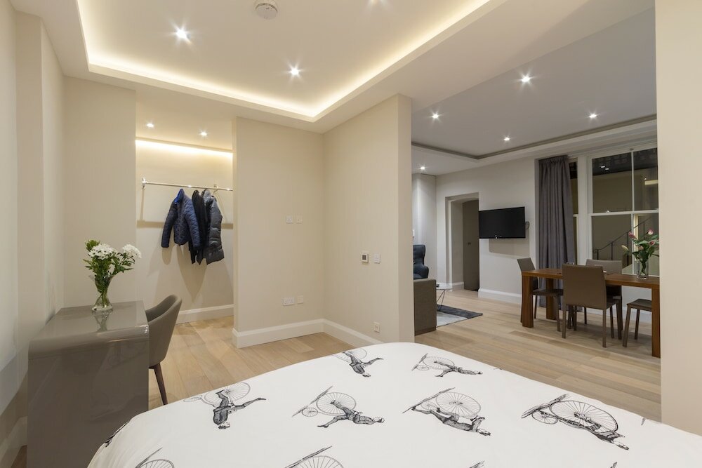 Фото 1 Palace Gardens