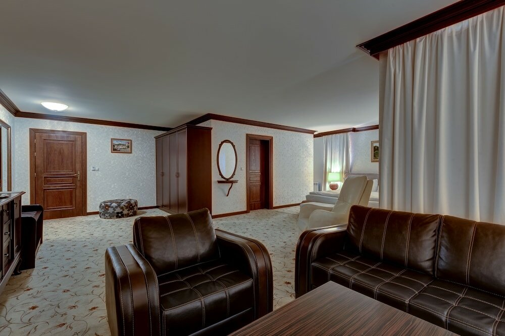 Фото Shiroka Laka Hotel