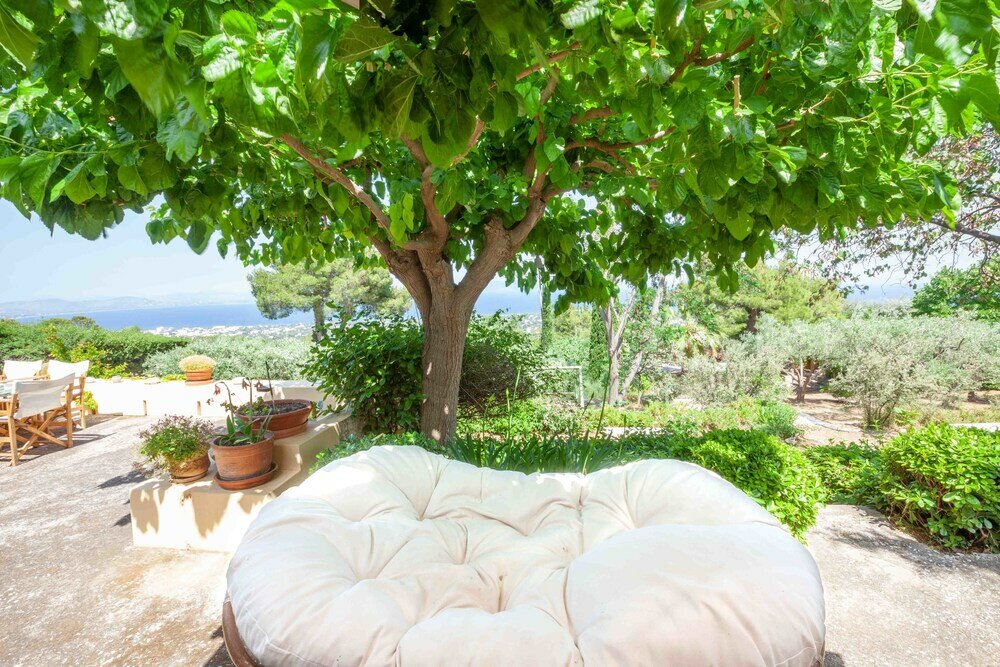 Фото Beautiful mini eco farmhouse