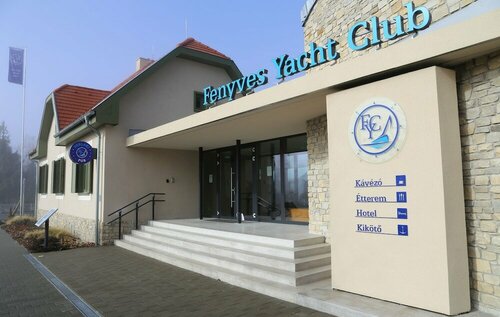 Гостиница Fenyves Yacht Club