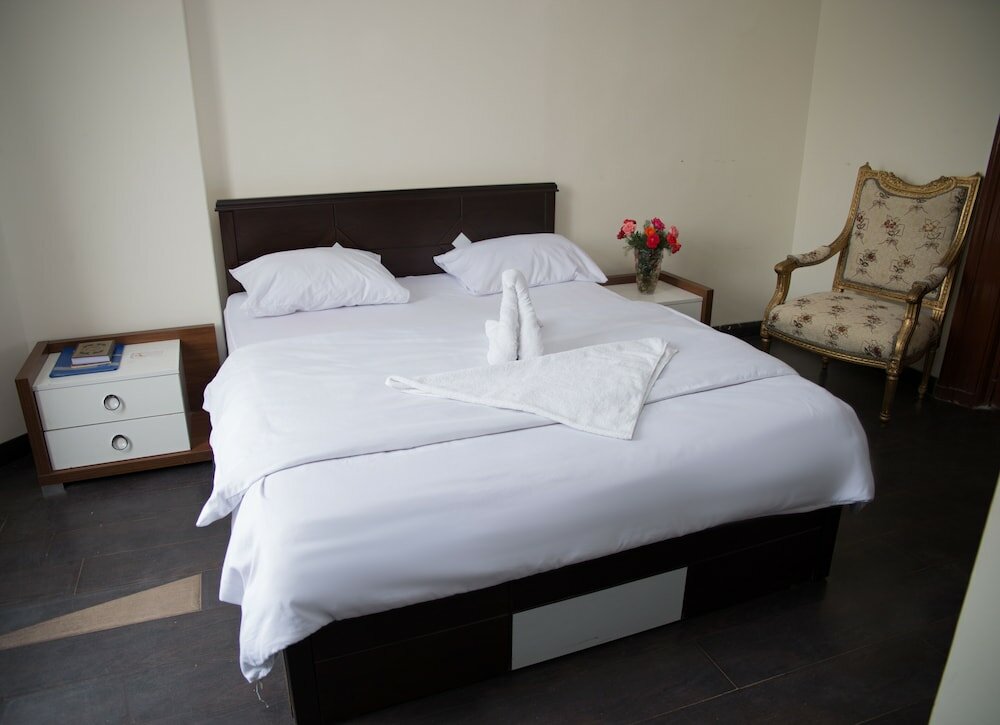 Фото New Grand Royal Hotel